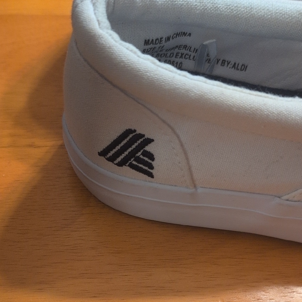 Aldi Gear Kids White Slip-On Sneakers - Picture 3 of 7